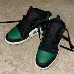 Jordan Men's Green and Black Sneakers